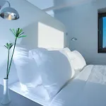 Azar Luxury & Vila Imerovigli (Santorini)