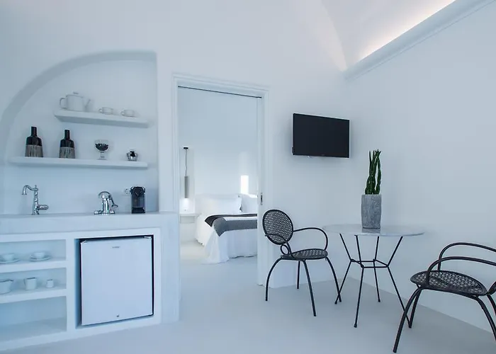 Azar Luxury & * Imerovigli (Santorini)