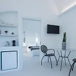 Azar Luxury & * Imerovigli (Santorini)