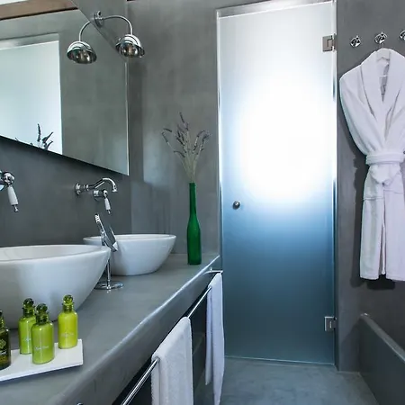 Azar Luxury Villas&suites *