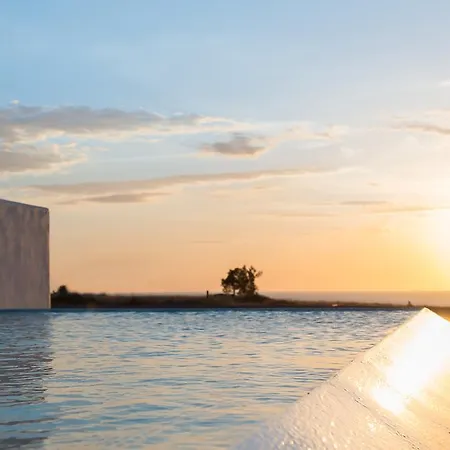 Azar Luxury & Vila Imerovigli (Santorini)