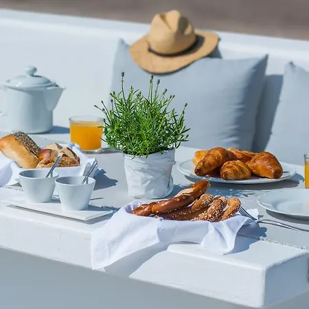 Azar Luxury & Vila Imerovigli (Santorini)