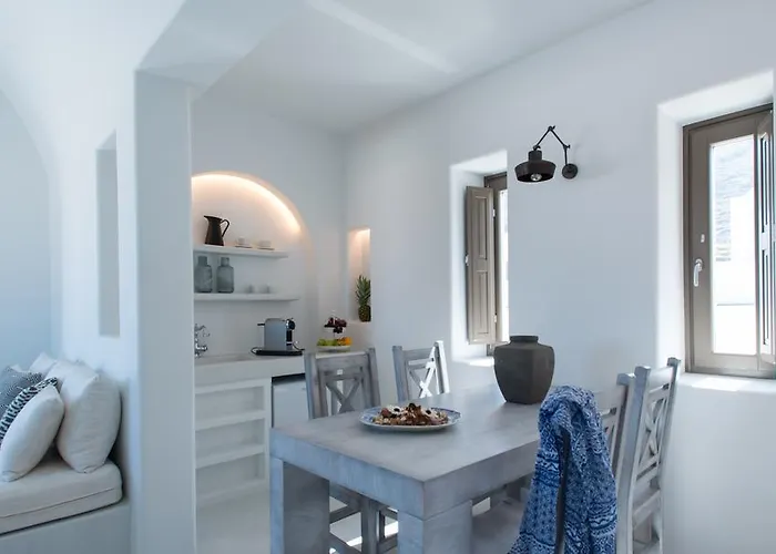 Azar Luxury & * Imerovigli (Santorini)