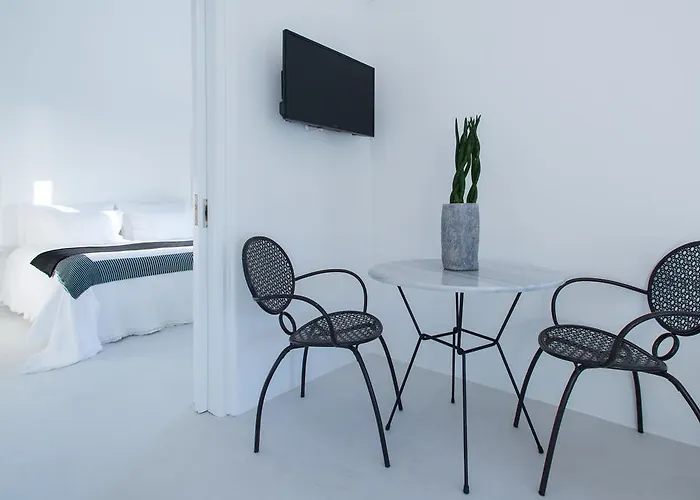 Azar Luxury & Imerovigli (Santorini)